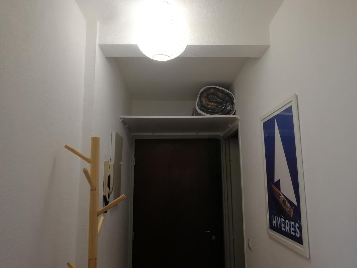 Studio Climatise Dans Residence Avec Piscine Et Tennis Hyeres Bagian luar foto