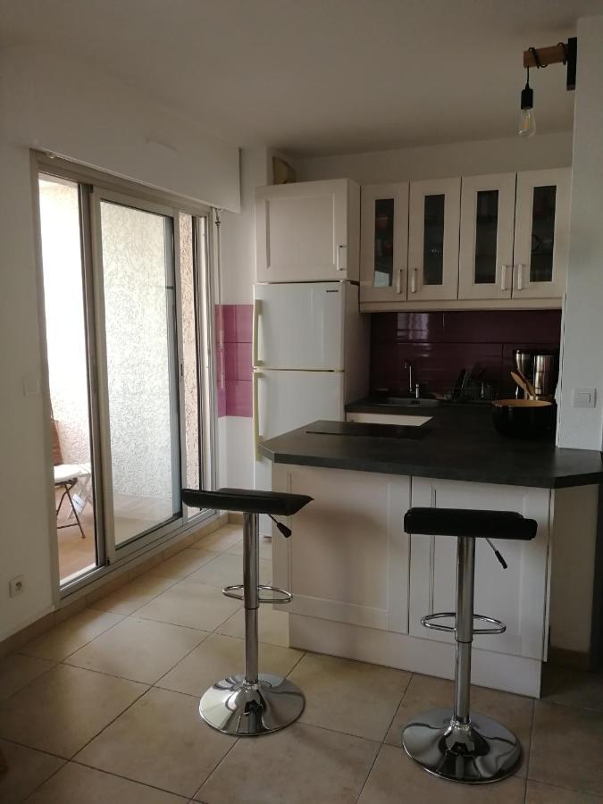 Studio Climatise Dans Residence Avec Piscine Et Tennis Hyeres Bagian luar foto