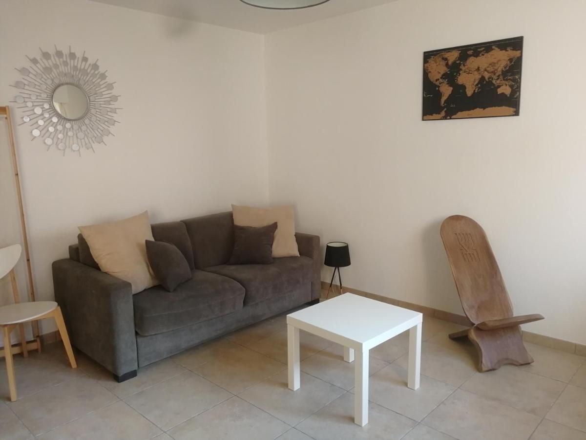 Studio Climatise Dans Residence Avec Piscine Et Tennis Hyeres Bagian luar foto