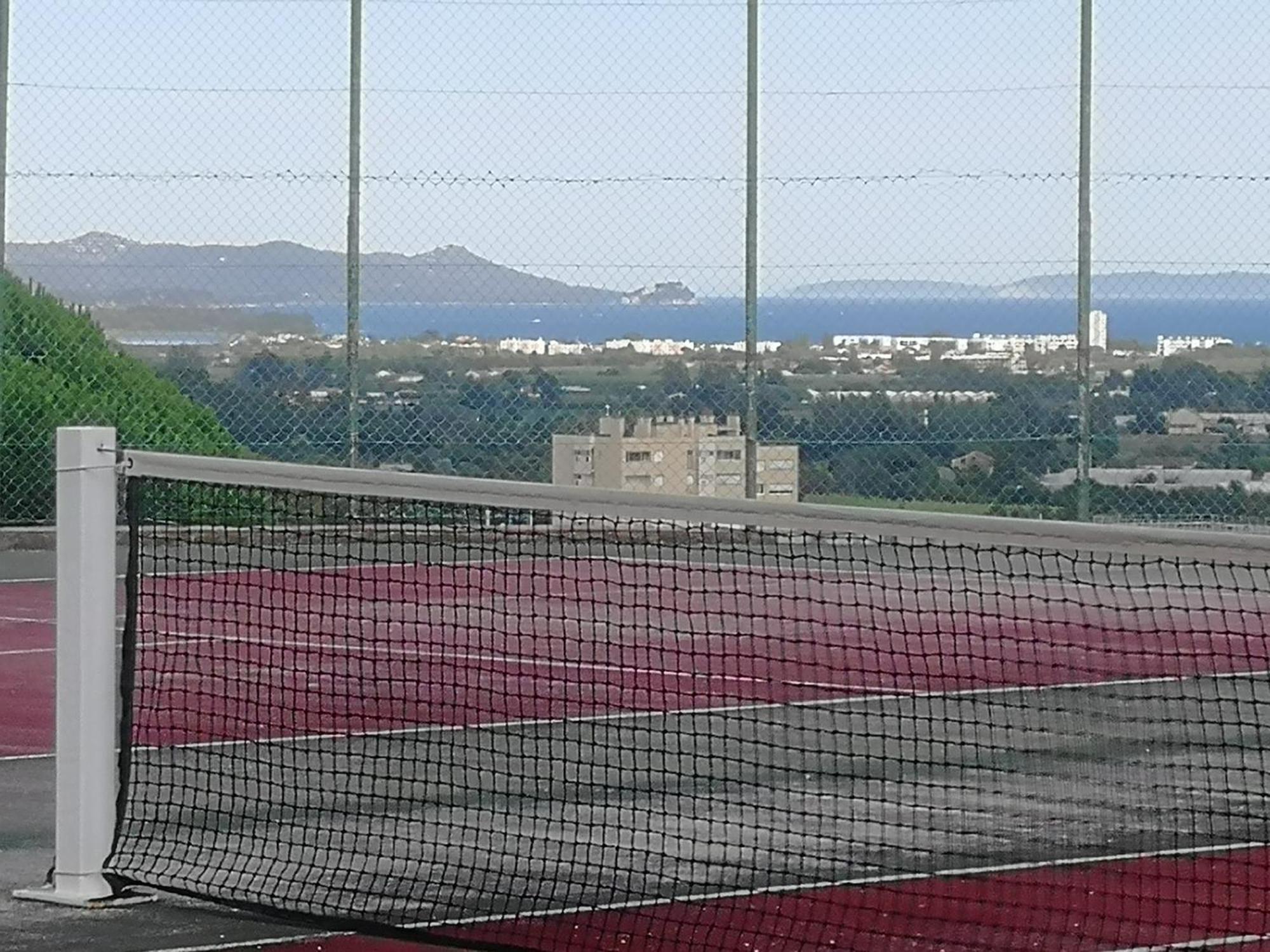 Studio Climatise Dans Residence Avec Piscine Et Tennis Hyeres Bagian luar foto