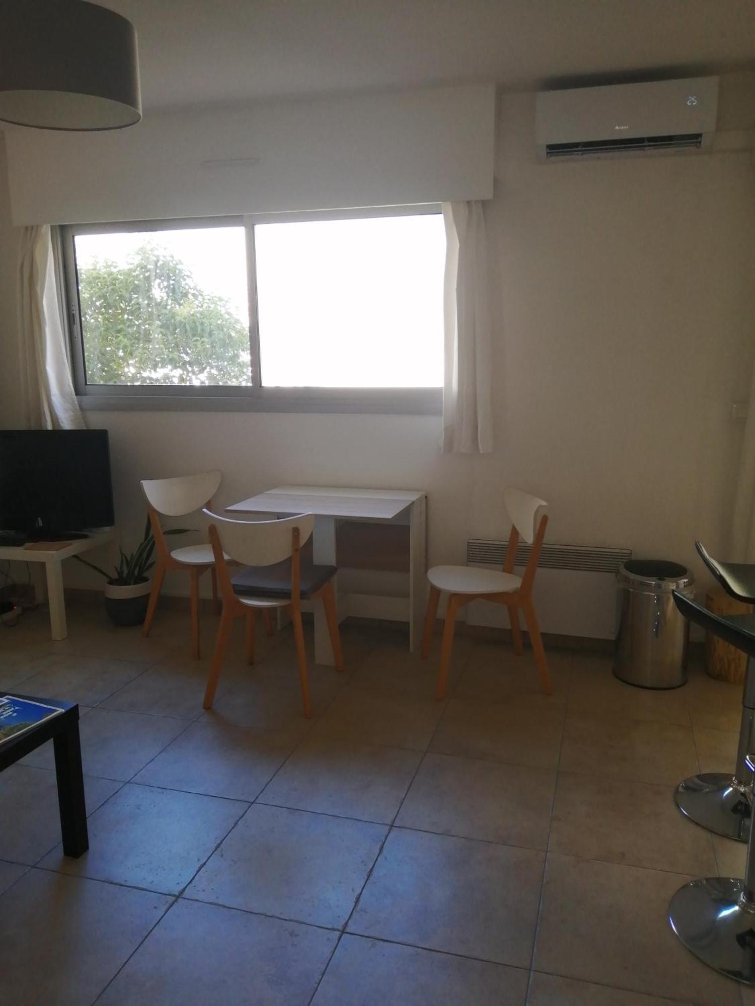 Studio Climatise Dans Residence Avec Piscine Et Tennis Hyeres Bagian luar foto