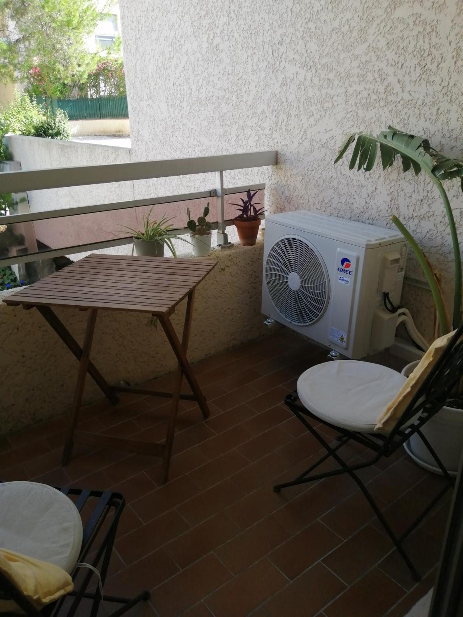 Studio Climatise Dans Residence Avec Piscine Et Tennis Hyeres Bagian luar foto